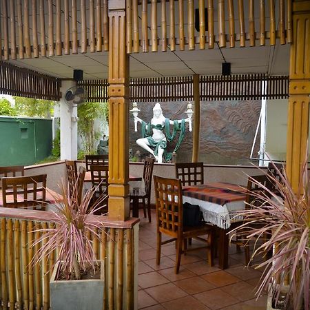 Yoho Mount Waves Colombo Exterior photo