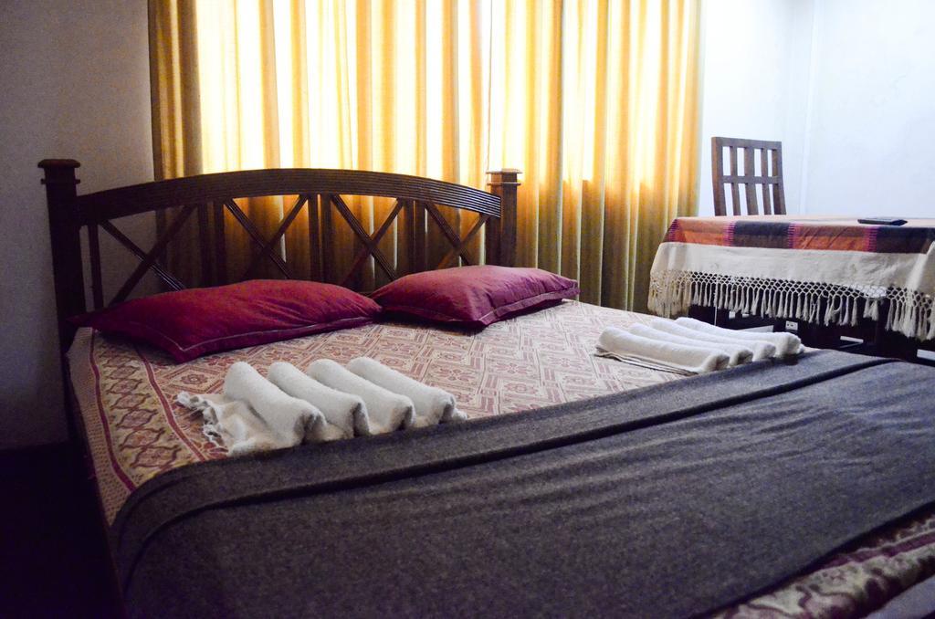 Yoho Mount Waves Colombo Room photo