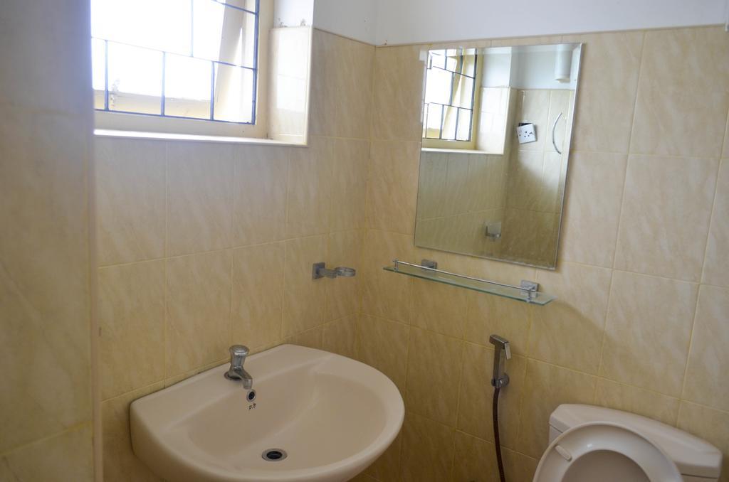 Yoho Mount Waves Colombo Room photo